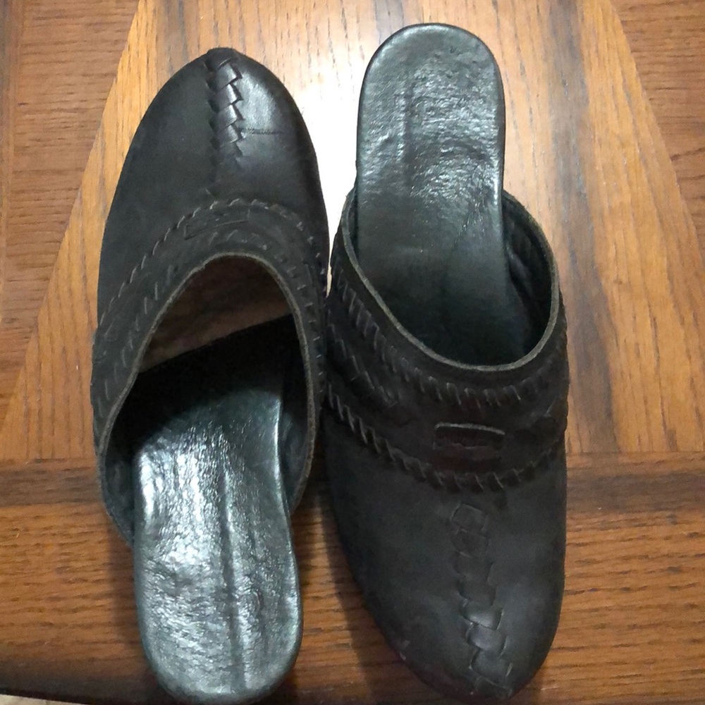 Black UGG clogs